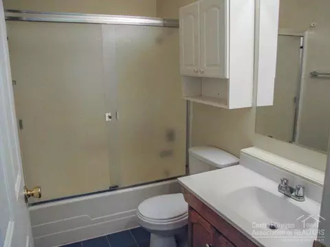 734 SE Sun Ln, Bend, OR 97702 photo 9