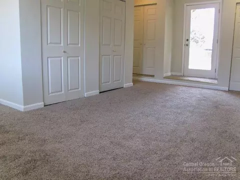 734 SE Sun Ln, Bend, OR 97702 photo 4