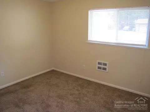 734 SE Sun Ln, Bend, OR 97702 photo 12