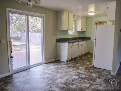 734 SE Sun Ln, Bend, OR 97702 photo 6