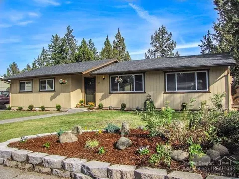 734 SE Sun Ln, Bend, OR 97702 photo 1