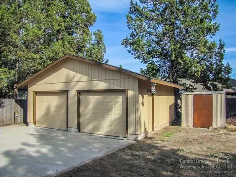 734 SE Sun Ln, Bend, OR 97702 photo 14