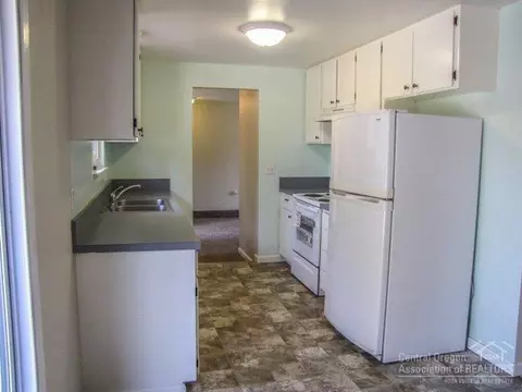 734 SE Sun Ln, Bend, OR 97702 photo 7