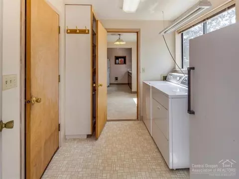 64145 Pioneer Loop, Bend, OR 97701 photo 5