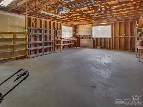 64145 Pioneer Loop, Bend, OR 97701 photo 16