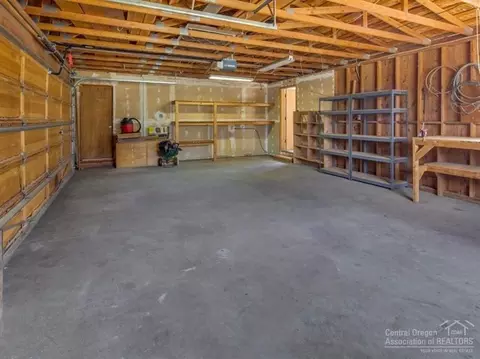 64145 Pioneer Loop, Bend, OR 97701 photo 15
