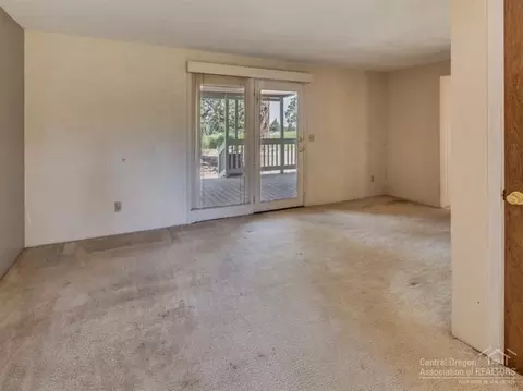 64145 Pioneer Loop, Bend, OR 97701 photo 6