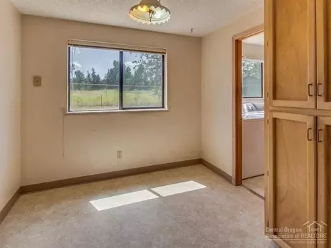 64145 Pioneer Loop, Bend, OR 97701 photo 4