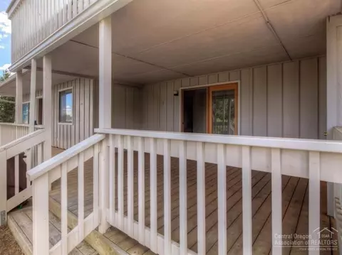 64145 Pioneer Loop, Bend, OR 97701 photo 2