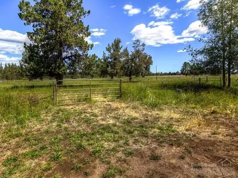 64145 Pioneer Loop, Bend, OR 97701 photo 17