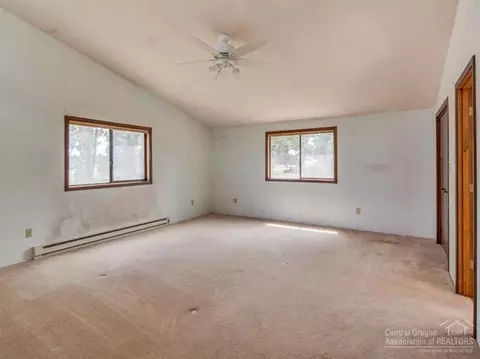 64145 Pioneer Loop, Bend, OR 97701 photo 9