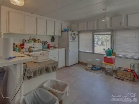 64145 Pioneer Loop, Bend, OR 97701 photo 24