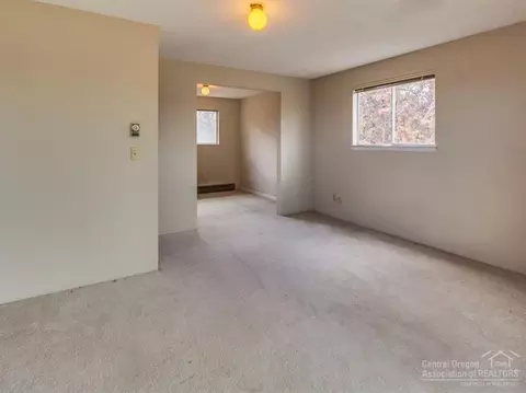 64145 Pioneer Loop, Bend, OR 97701 photo 11