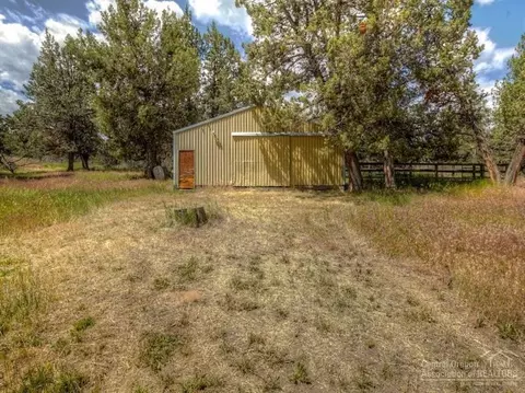 64145 Pioneer Loop, Bend, OR 97701 photo 18