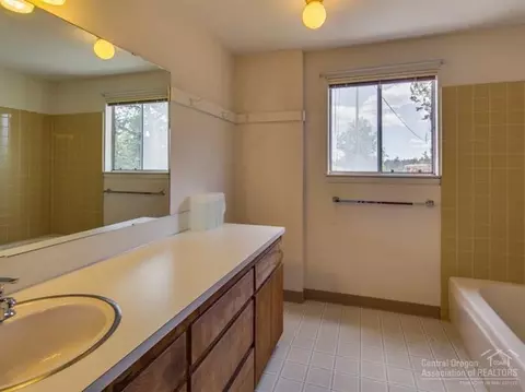 64145 Pioneer Loop, Bend, OR 97701 photo 12
