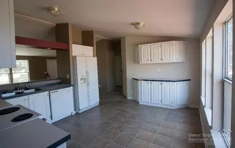 25410 Bachelor Ln, Bend, OR 97701 photo 3