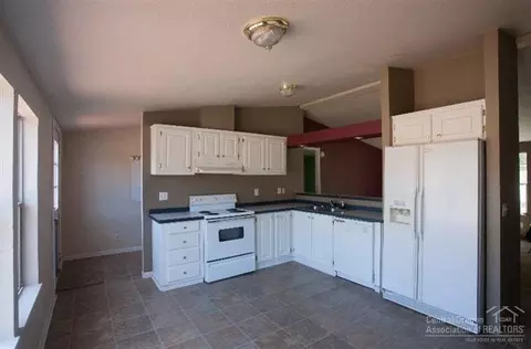 25410 Bachelor Ln, Bend, OR 97701 photo 2