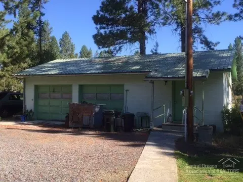51472 Hann Rd, La Pine, OR 97739 photo 2