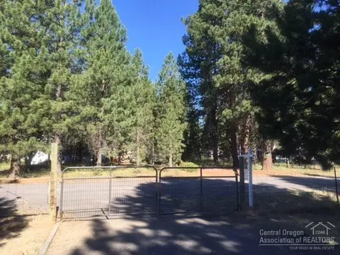 51472 Hann Rd, La Pine, OR 97739 photo 3
