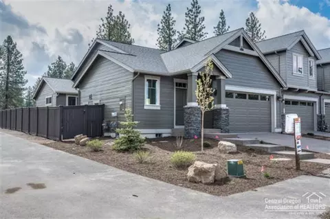 60343 SE Hedgewood Ln, Bend, OR 97702 photo 2