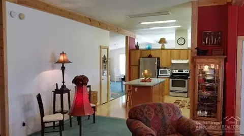 16817 Shadow Ct, La Pine, OR 97739 photo 4