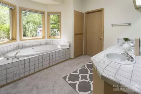 61173 River Bluff Trl, Bend, OR 97702 photo 16