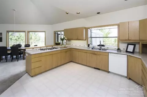 61173 River Bluff Trl, Bend, OR 97702 photo 11