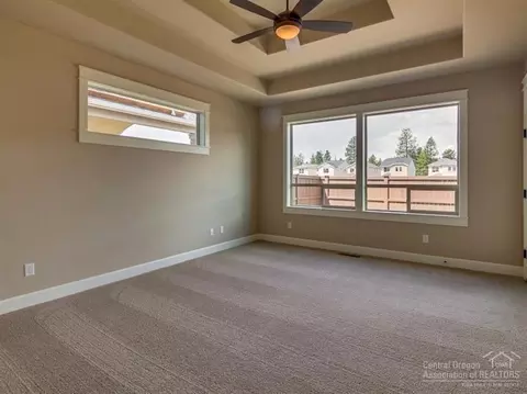 61064 Manhae Loop, Bend, OR 97702 photo 9