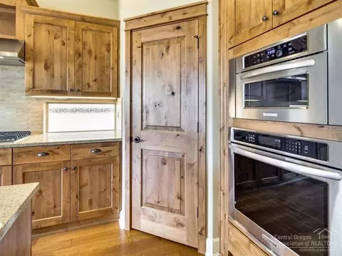 61064 Manhae Loop, Bend, OR 97702 photo 6