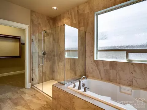 61064 Manhae Loop, Bend, OR 97702 photo 11