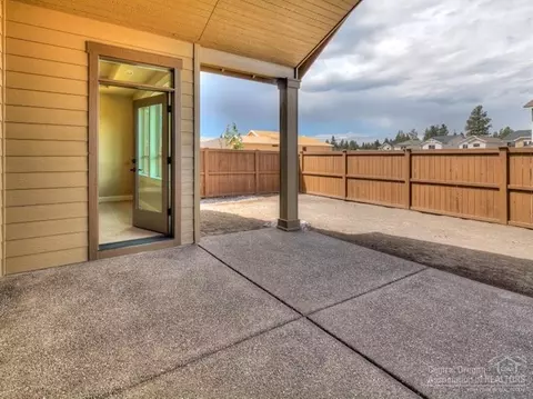 61064 Manhae Loop, Bend, OR 97702 photo 19