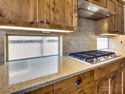 61064 Manhae Loop, Bend, OR 97702 photo 5