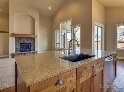 61064 Manhae Loop, Bend, OR 97702 photo 7