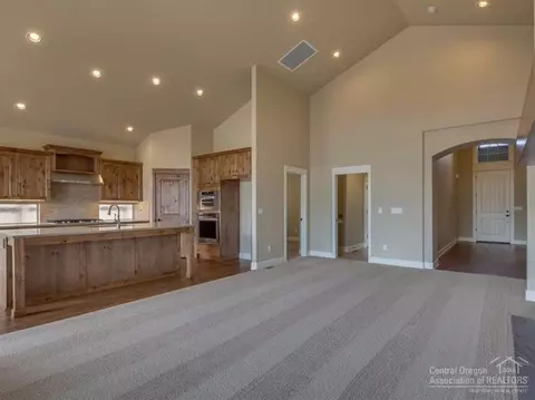 61064 Manhae Loop, Bend, OR 97702 photo 3