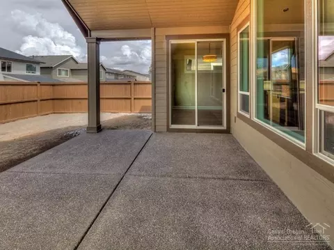 61064 Manhae Loop, Bend, OR 97702 photo 18