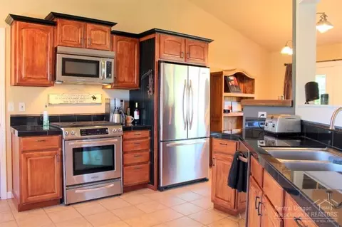 21249 NE Keyte Rd, Bend, OR 97701 photo 5