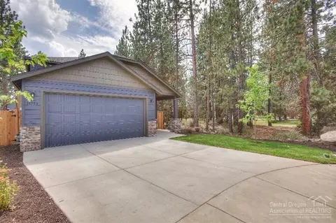19753 SW Hollygrape St, Bend, OR 97702 photo 2