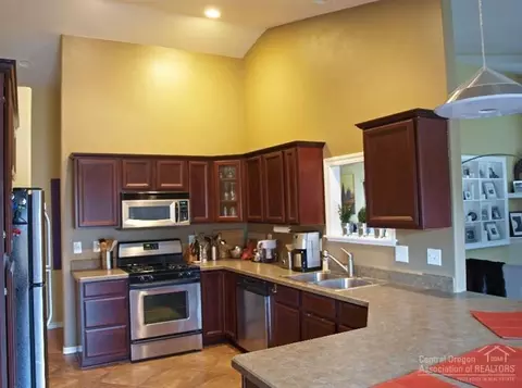 20304 NW Shetland Loop, Bend, OR 97701 photo 12