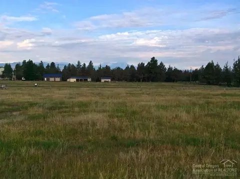 64140 Pioneer Loop, Bend, OR 97701 photo 2