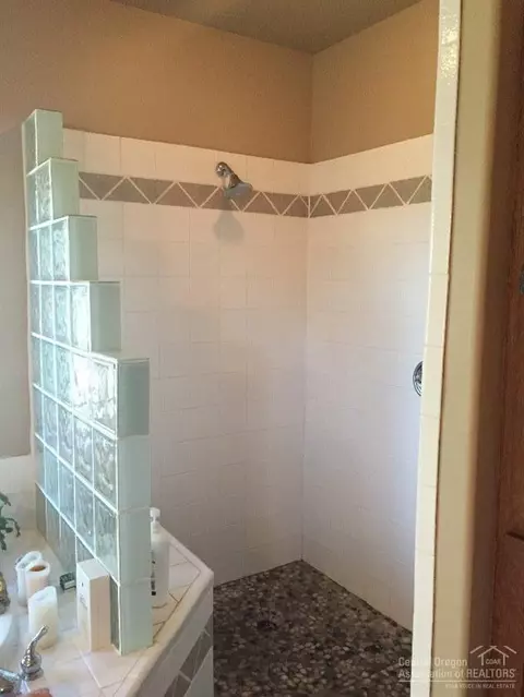 19590 E Campbell Rd, Bend, OR 97702 photo 13