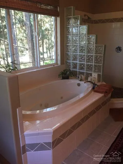 19590 E Campbell Rd, Bend, OR 97702 photo 12