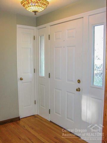 60310 Woodside Loop, Bend, OR 97702 photo 2