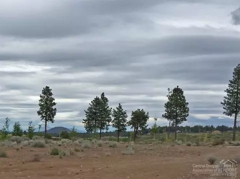 61285 Bonneville Loop, Bend, OR photo 3