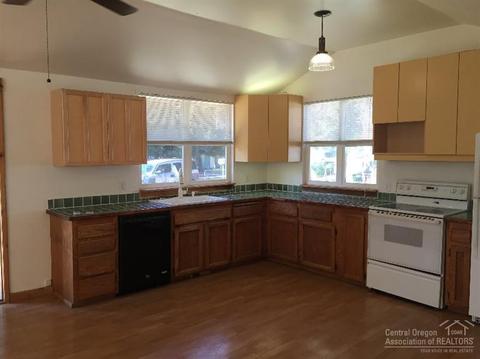 1354 NW Ithaca Ave, Bend, OR 97701 photo 4