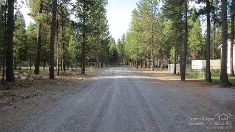 52104 Foxtail, La Pine, OR 97739 photo 2