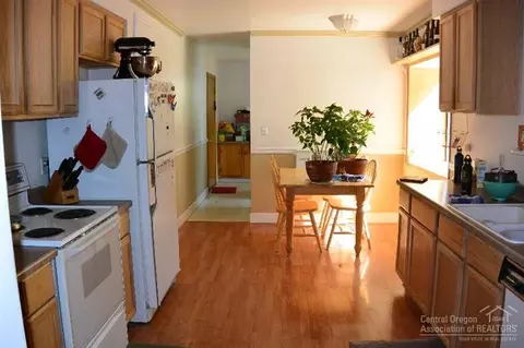 656 NE 8th St, Bend, OR 97701 photo 11