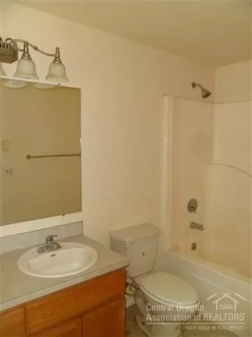 16172 Blackfeather, La Pine, OR 97739 photo 10