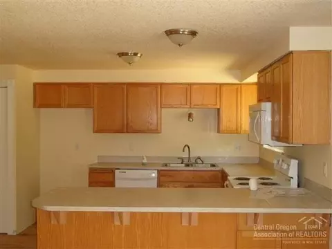 16172 Blackfeather, La Pine, OR 97739 photo 3
