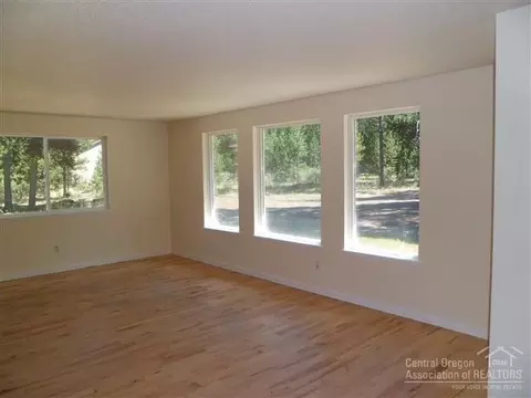 16172 Blackfeather, La Pine, OR 97739 photo 4