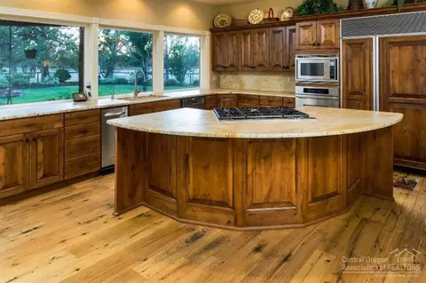 61635 Gosney Rd, Bend, OR 97702 photo 6